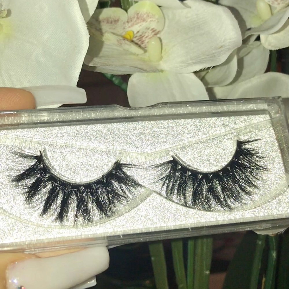 lash style: buchona ✨
